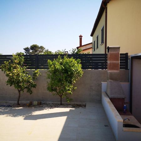 Flora Relax House, Free Parking Villa Peroj Buitenkant foto