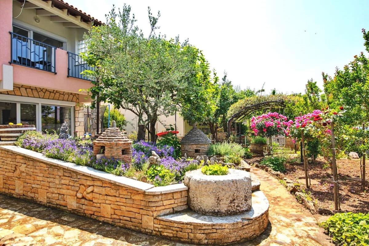 Flora Relax House, Free Parking Villa Peroj Buitenkant foto